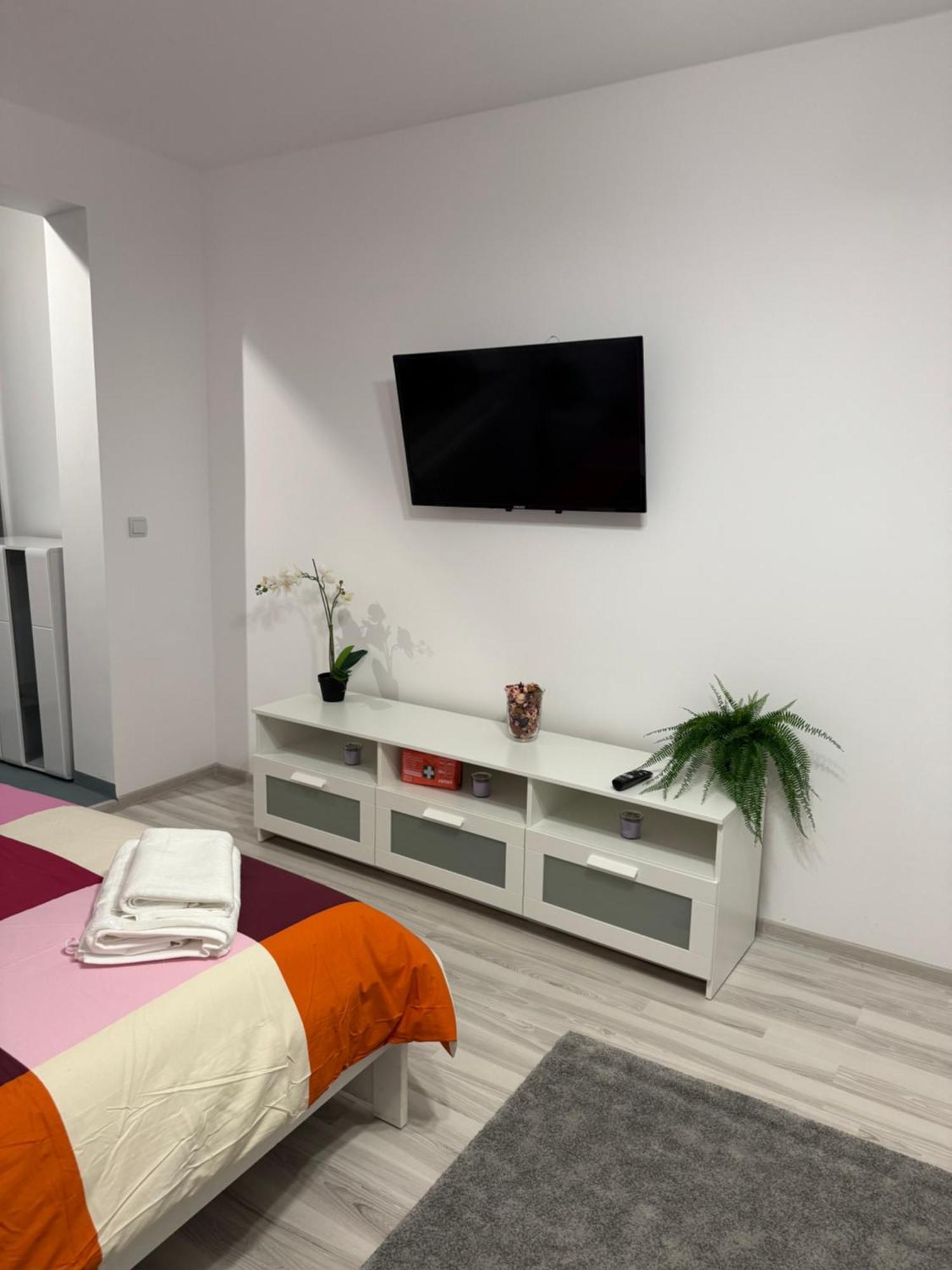 Titan Park Apartament *